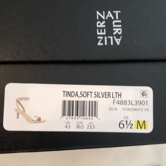 Natralizer Trinda Silver leather, heal approx 2” - Picture 10 of 10